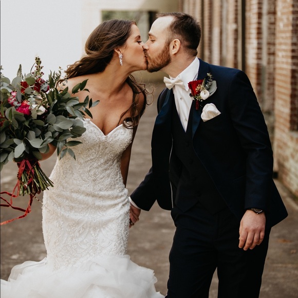 Meet your Posher, Lauren - Picture 4 of 4